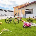Ag Casa Belenda Con Jardin 11pax, Santiago A 40km Holiday home *